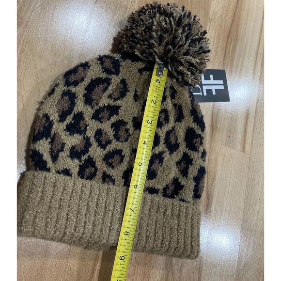 $85 Donna Salyers Fabulous Furs Women's‎ Leopard Knit Faux Fur Hat One size NWT - Picture 7 of 7